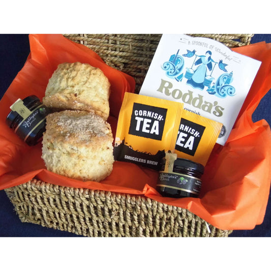 Apple & Blackberry Crumble Cornish cream tee hamper for one - The Cornish Scone Company